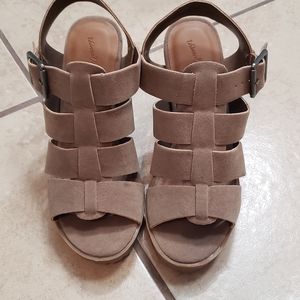 Universal Thread Co. Sandals size 6